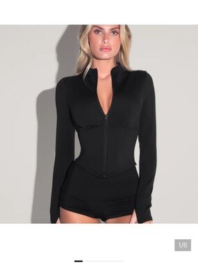 TA3 Women’s Black Zip-Front Surfy Corset Jacket size small     NWT